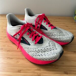 ONLY WORN ONCE - Brooks Hyperion Tempo - Women’s Size 8.5 - Ice Flow/Navy/Pink